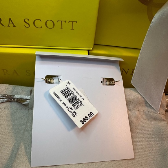 Kendra Scott Gold and Black Earrings - Picture 5 of 6